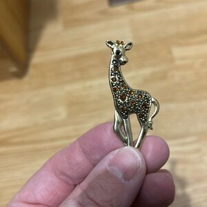 Giraffe brooche